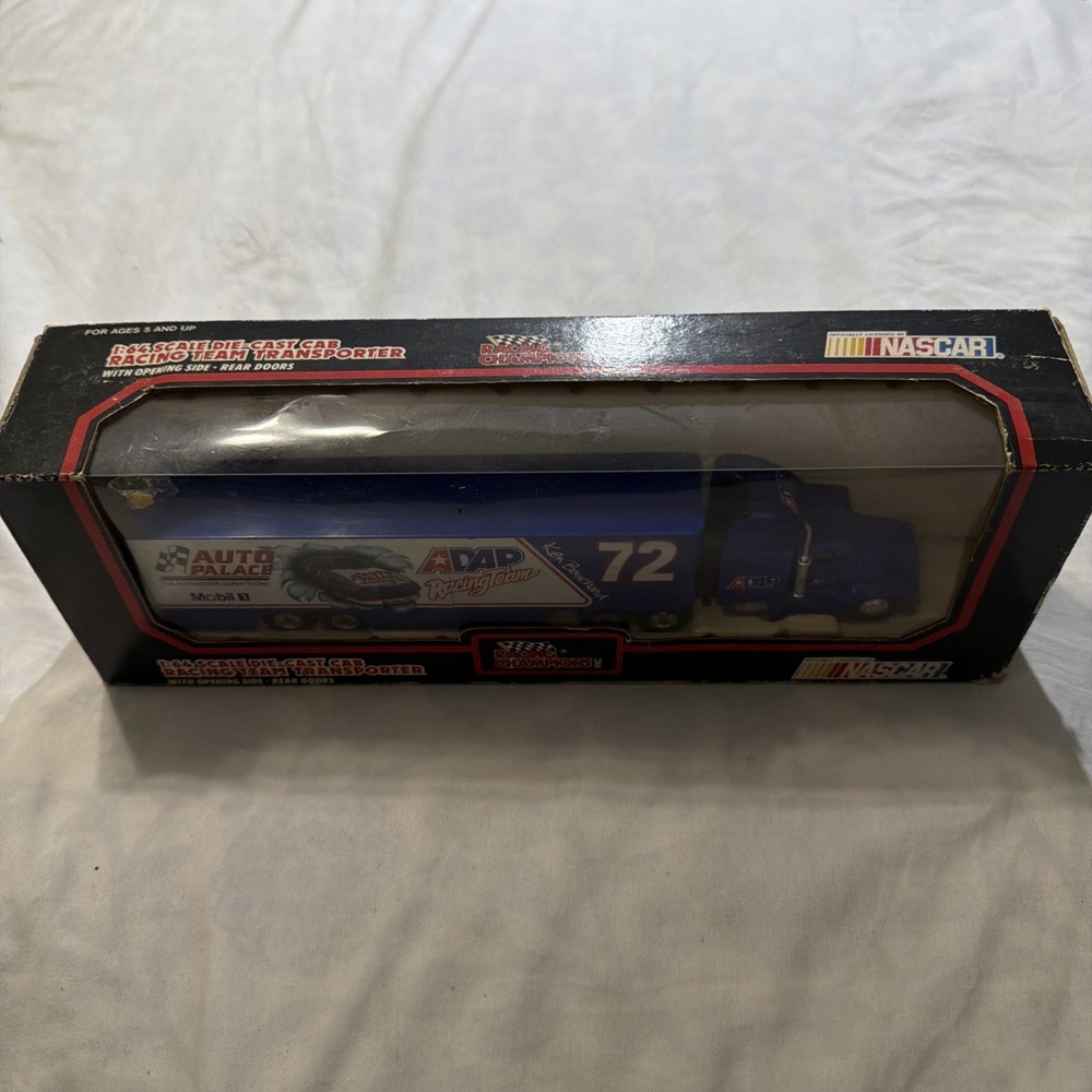 1:64 RACING CHAMPIONS 1992 #72 ADAP Mobil 1 Ken Bouchard HAULER TRANSPORTER
